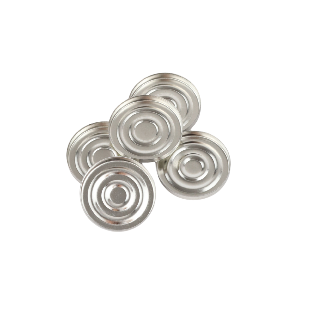 leere Metallpfännchen