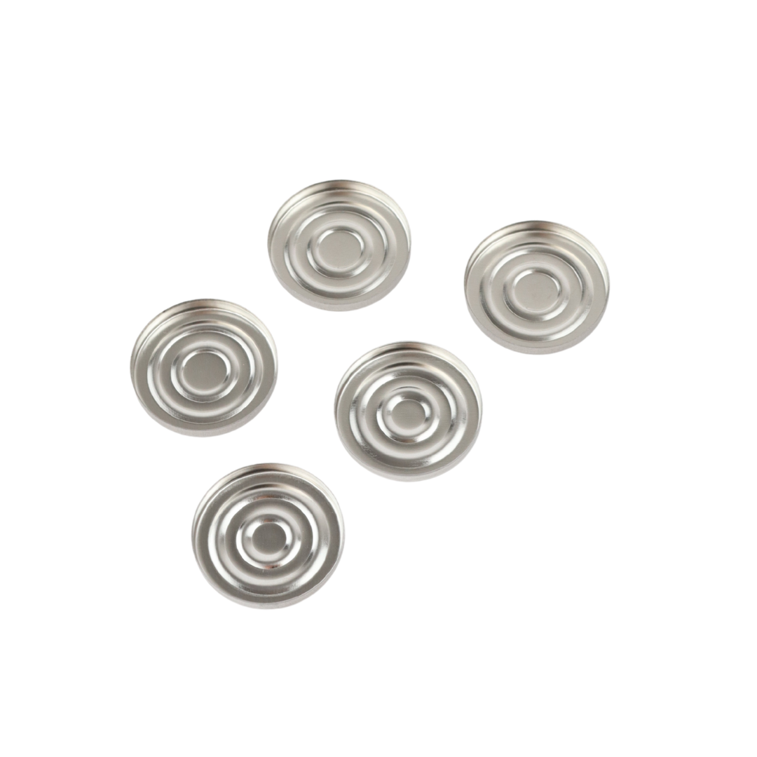 leere Metallpfännchen