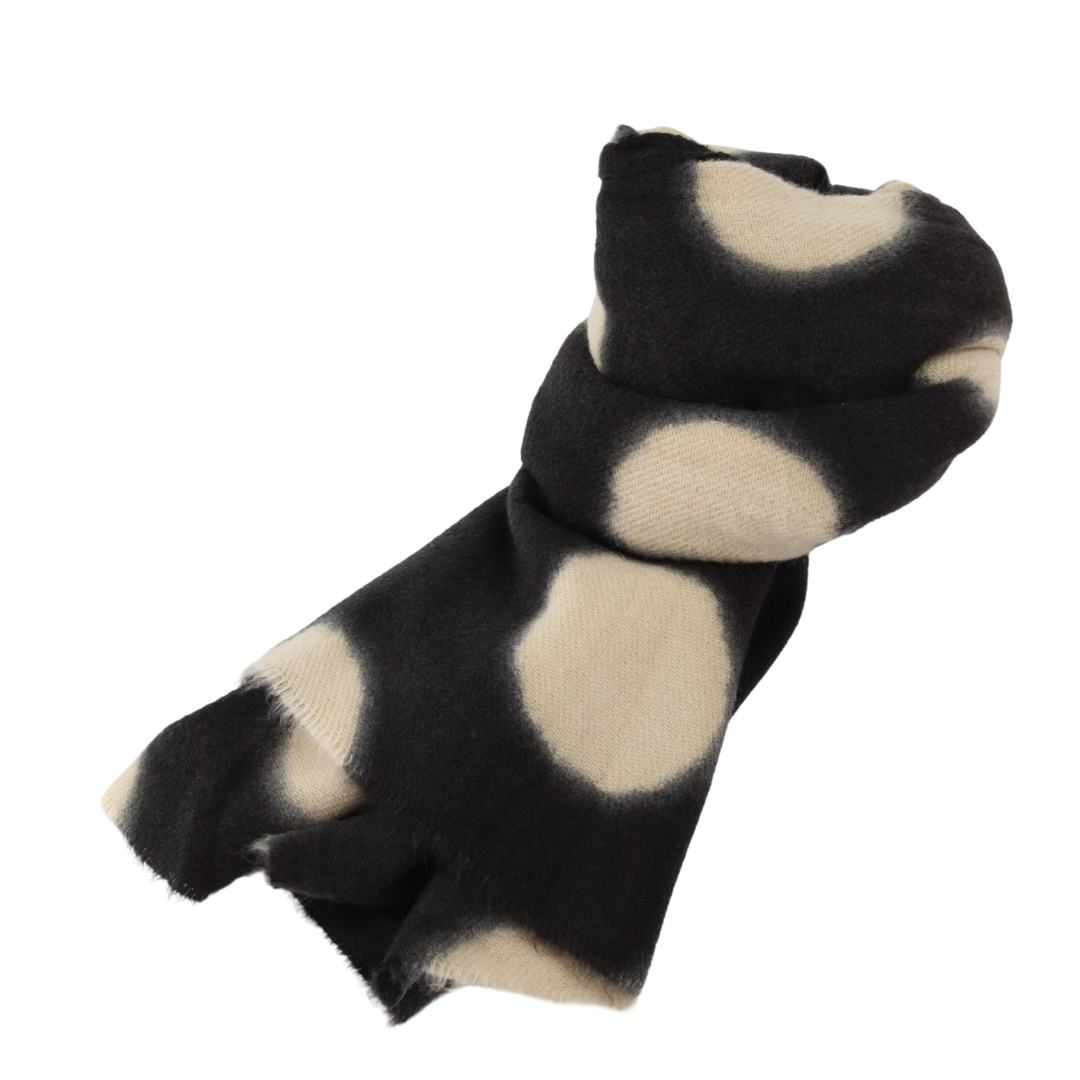 04.12 Schal mit Punkten