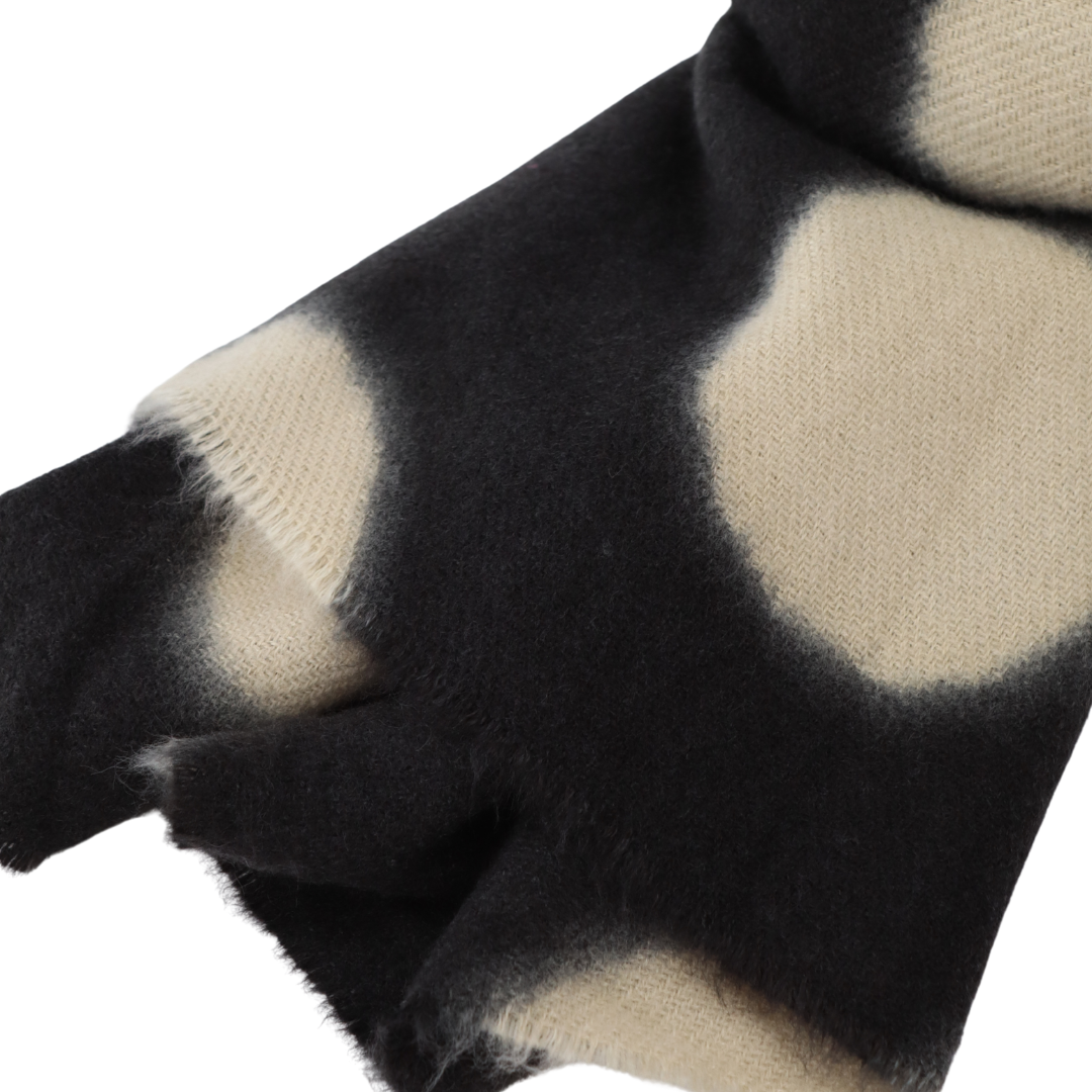 04.12 Schal mit Punkten