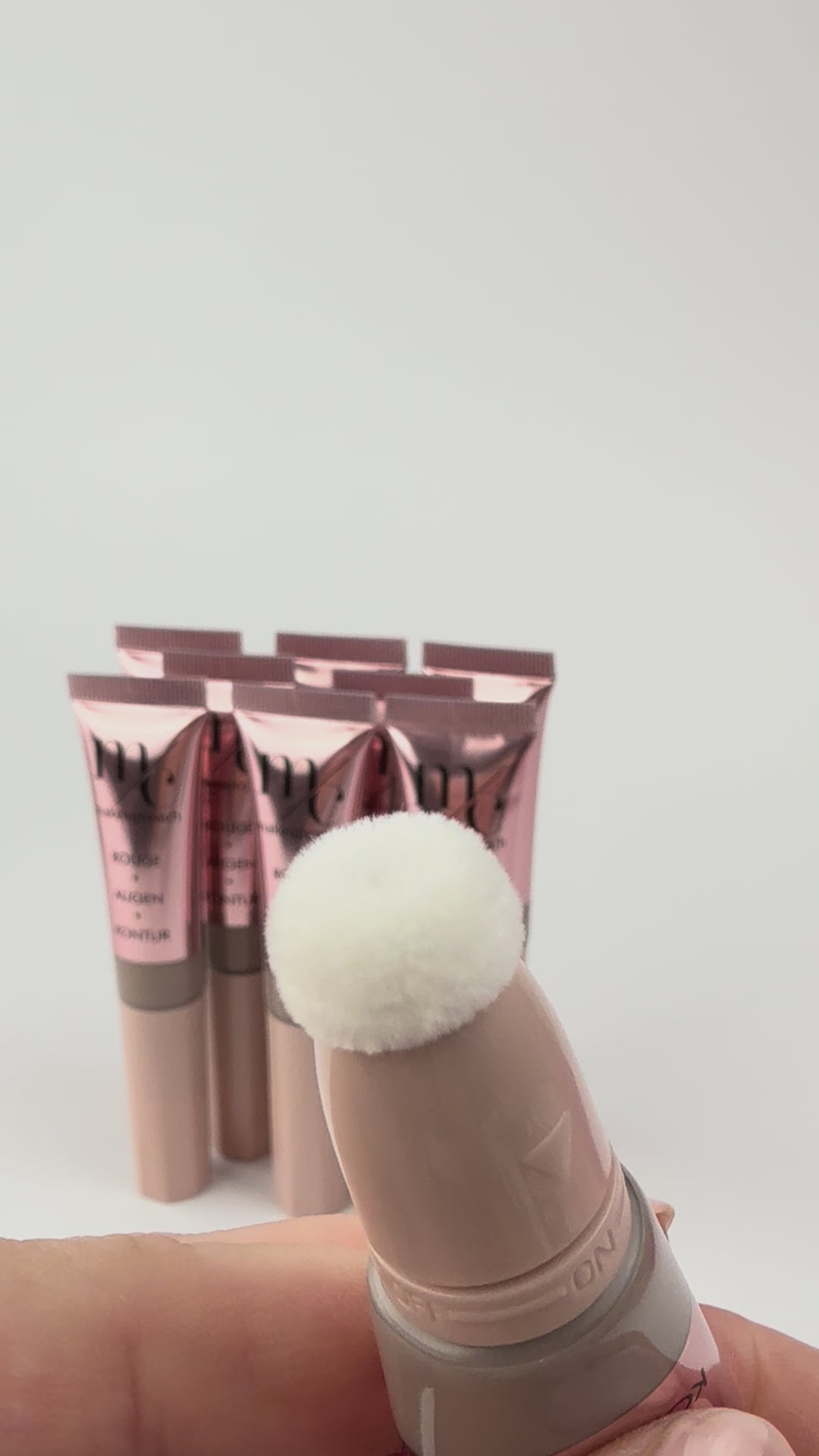 Video laden: Creme Lidschatten &quot;Creamy Greige&quot;