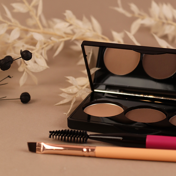 Palette mit Helfern