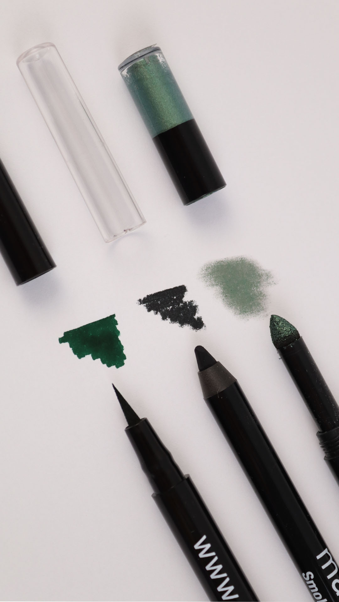 Filzliner Grün mit Smokeliner Schwarz und Brightliner Seegrün, www.makeupcoach.com