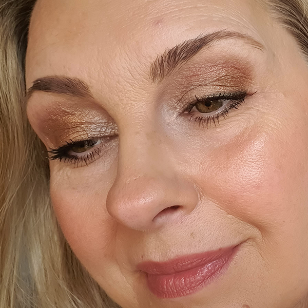 Glitzerlidschatten lose beige mit Gold, www.makeupcoach.com
