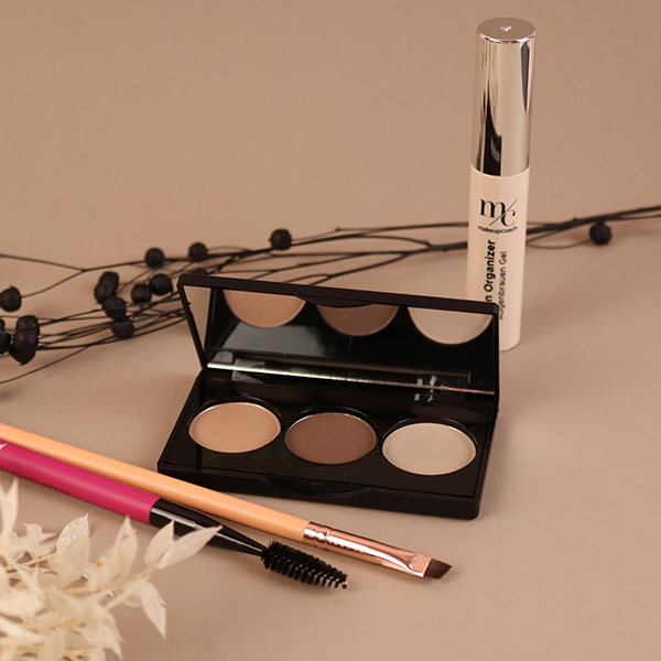 Palette mit Helfern und Organizer