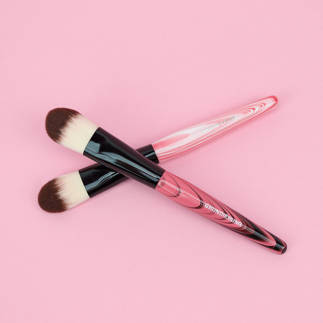 Pinselset marmoriert Design schwarz weiß pink rosa Foundation Grundierung makeup, www.makeupcoach.com