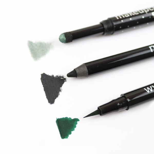 Filzliner Grün mit Smokeliner Schwarz und Brightliner Seegrün, www.makeupcoach.com