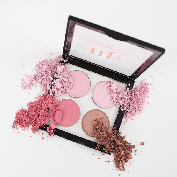 Lidschattenpalette mit vier rosa Farben - www.makeupcoach.com