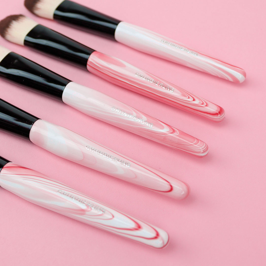 Pinsel gestreift schwarz weiß pink rosa makeuppinsel, www.makeupcoach.com