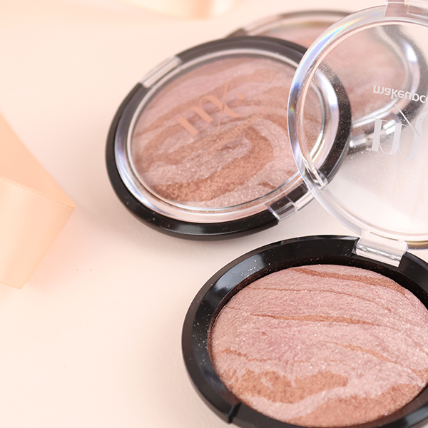 Highlighter in rosa, www.makeupcoach.com